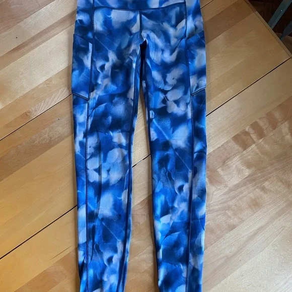 Lululemon leggings,  size 6 multi blue pattern . - Picture 2 of 7